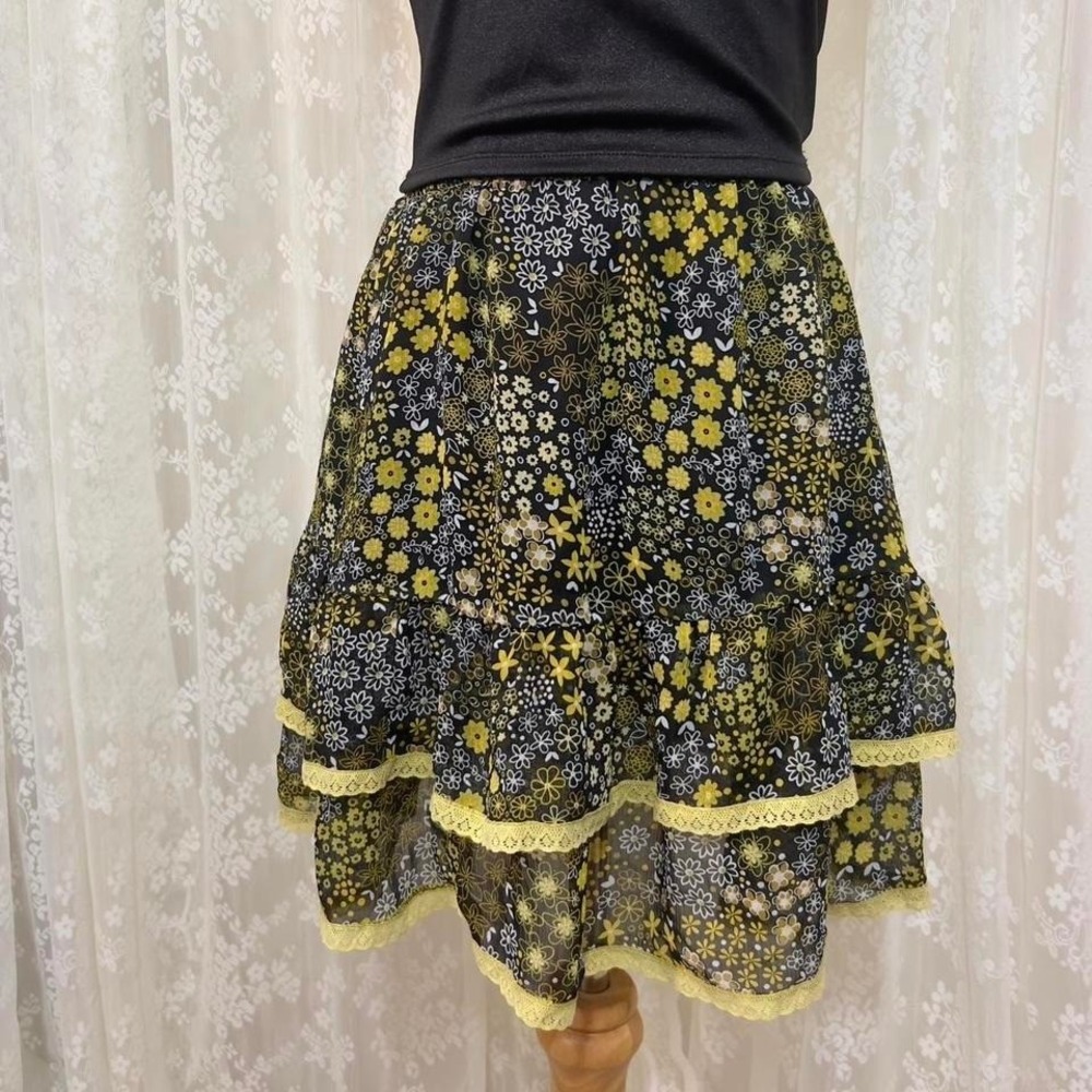 Black & Yellow Tiered Floral Mini Skirt Lace Trim Womens Large Whimsigoth Fairy - Picture 1 of 7